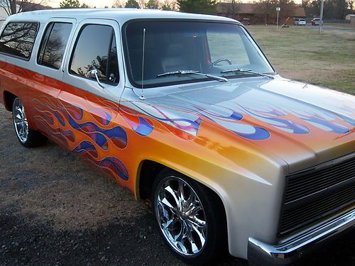 Custom chevy suburban  show truck very nice