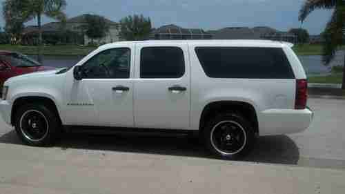 2007 Chevrolet Suburban 1500 LT Sport Utility 4-Door 5.3L, image 2