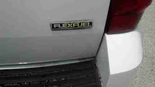 2007 Chevrolet Suburban 1500 LT Sport Utility 4-Door 5.3L, image 4