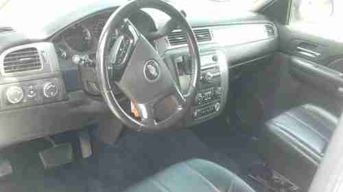 2007 Chevrolet Suburban 1500 LT Sport Utility 4-Door 5.3L, image 8