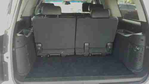 2007 Chevrolet Suburban 1500 LT Sport Utility 4-Door 5.3L, image 10