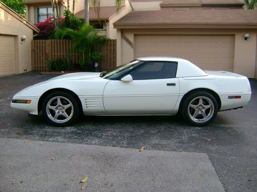 1993 corv. conv w/ rare cc2 roof - wht / blk. garaged - all records- 52000 mi  .