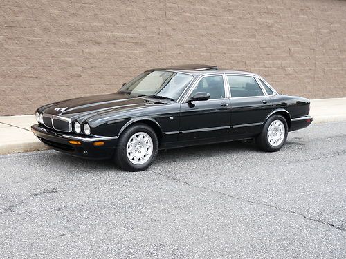 Beautiful 2001 jaguar xj8 sedan. factory navigation. 93k miles.