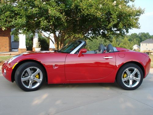 2008 pontiac solstice - warranty - convertible red 5-spd. 18k mi.  perfect