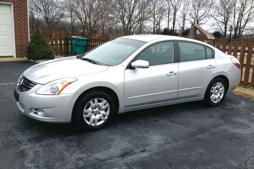 2011 nissan altima s: 4cyl. great gas mileage