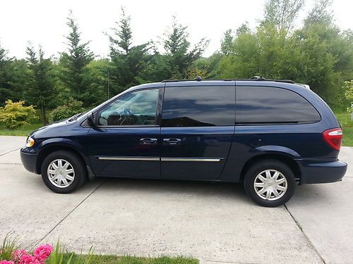 2006 chrysler town &amp; country touring minivan