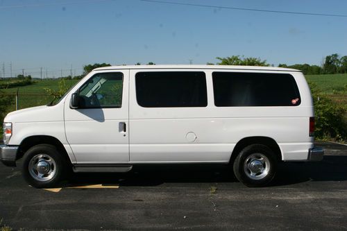 2008 ford e150 xlt, 5.4l v8, 8 passenger van with factory trailer towing pkg.