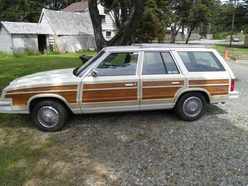 Chrysler  1984 woodie  lebaron station wagon woody comfortable leather seats