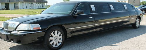 Royale 2005 lincoln town car super-stretch 8/10 passenger