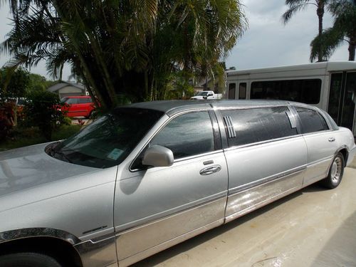 2001 lincoln town car 72 inch stretch limosine