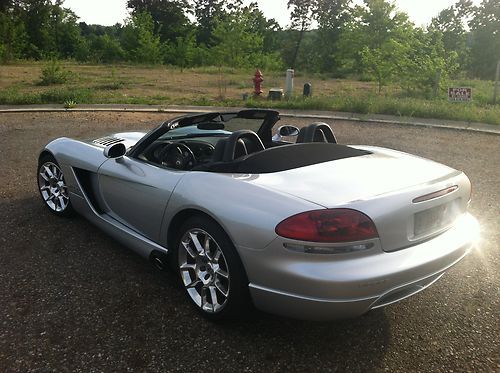 2004 dodge viper srt-10 convertible 2-door 8.3l