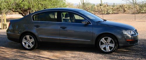 2008 volkswagen passat komfort sedan 4-door 2.0l low miles great shape!!