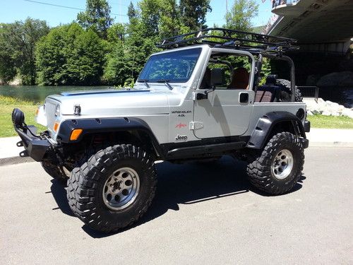 Sell used 2002 Jeep Wrangler X Apex Edition  5 speed Lifted Low Miles in  Rogue River, Oregon, United States