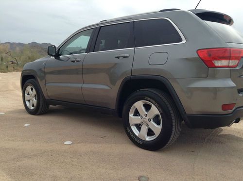 2012 jeep grand cherokee - leather, hemi, 4x4, 6,200 miles - loaded