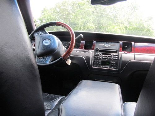 Fully Loaded Signature Series Town Car Sedan w Wood Grain Steering Wheel LOOK!!!, US $6,500.00, image 3