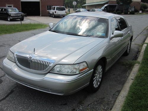 Fully Loaded Signature Series Town Car Sedan w Wood Grain Steering Wheel LOOK!!!, US $6,500.00, image 4