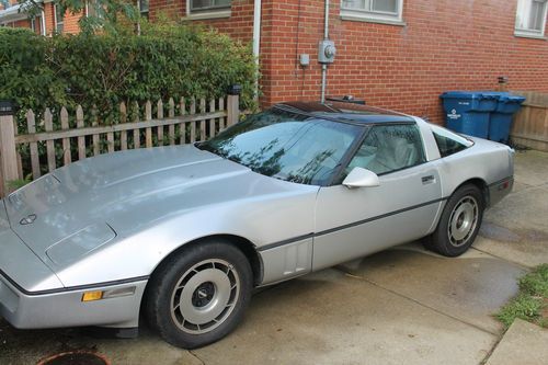 1984 chevrolet corvette base hatchback 2-door 5.7l