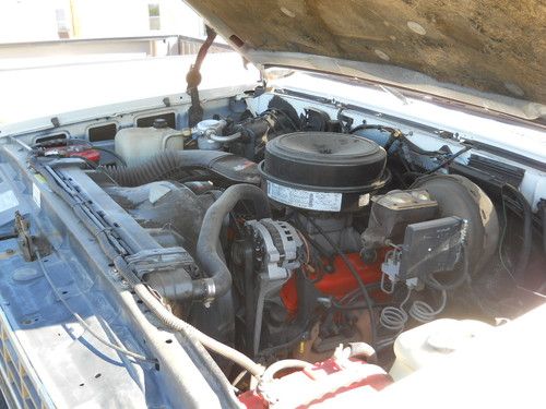 1991 Chevrolet V2500 Suburban Silverado Sport Utility 4-Door 5.7L, image 3