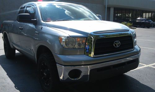 2007 toyota tundra sr5 extended crew cab pickup 4-door 5.7l perfect work truck!