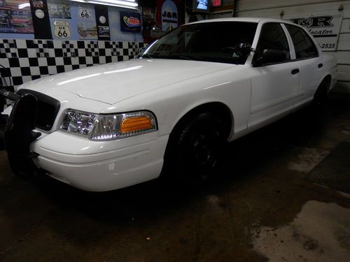 2004 ford crown victoria *police interceptor* 2 owner sedan low miles no reserve