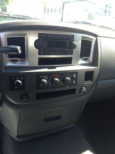 2007 dodge ram 1500 4x4 hemi bighorn edition. 79k miles, super nice!