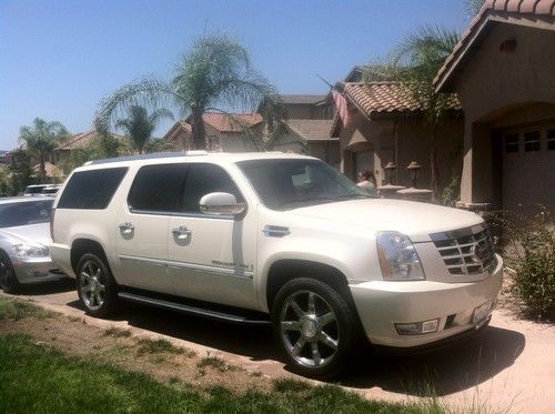 White cadillac escalade: 2007 cadillac escalade base sport utility 4-door 6.2l