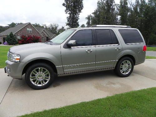 2009 lincoln navigator  - 4wd,nav, dvd, heat/cool seats