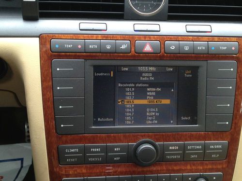 2004 Volkswagen Phaeton V8 Sedan 4-Door 4.2L, image 10