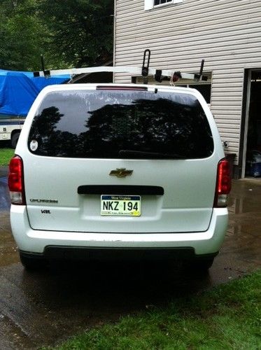 2006 Chevrolet Uplander mid size work van, image 2