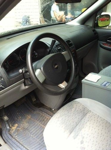 2006 Chevrolet Uplander mid size work van, image 5
