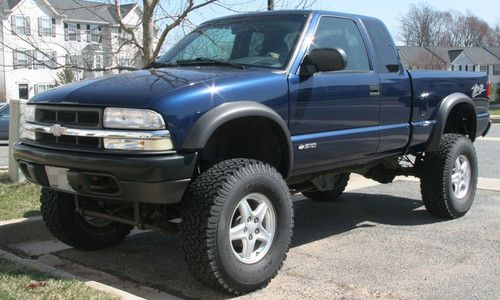 2001 chevrolet s10 zr2 ls extended cab pickup with 6-inch lift