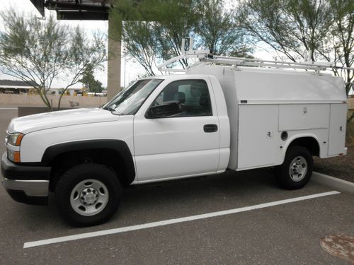 Kuv service body utility truck 4x4 with drop down ladder rack