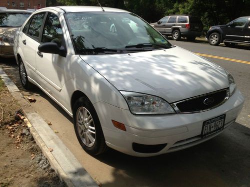 2007 ford focus se 2nd owner no accidents clan carfax must see.......