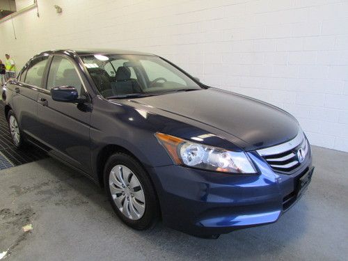 2011 honda accord lx , like new , only 26,351 miles