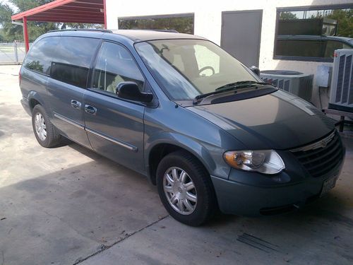 Chrysler town &amp; country minivan