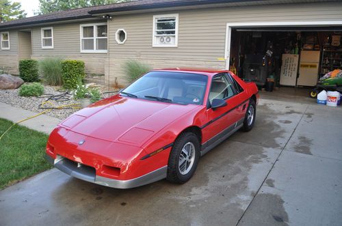 1985 pontiac fiero gt - 4sp manual - 2.8 v6