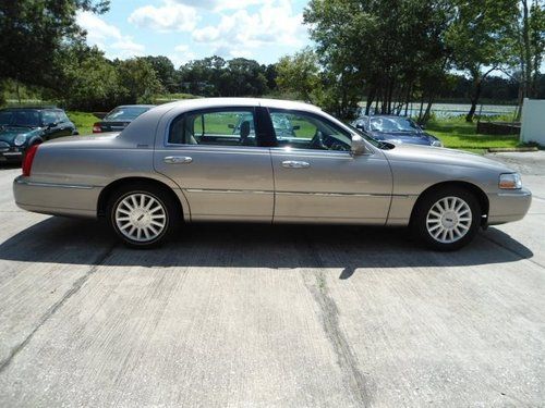 2003 lincoln town car