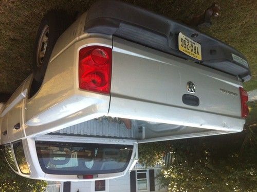 2005 dodge dakota no reserve crew cab pickup 4-dr 3.7l (1 co-owned family truck)