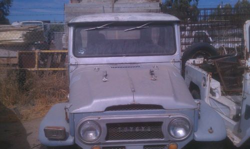 Toyota land cruiser  fj-40 1969  complete body, tub and frame. no motor or trans