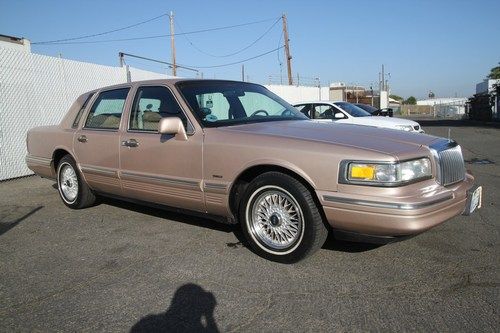 1996 lincoln town car signature  automatic 8 cylinder no reserve