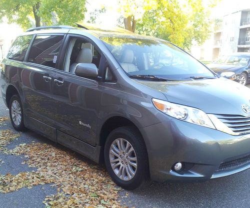 VERY LOW MILES 2011 TOYOTA SIENNA XLE/LIMITED HANDICAP WHEELCHAIR ACCESSIBLE, image 3