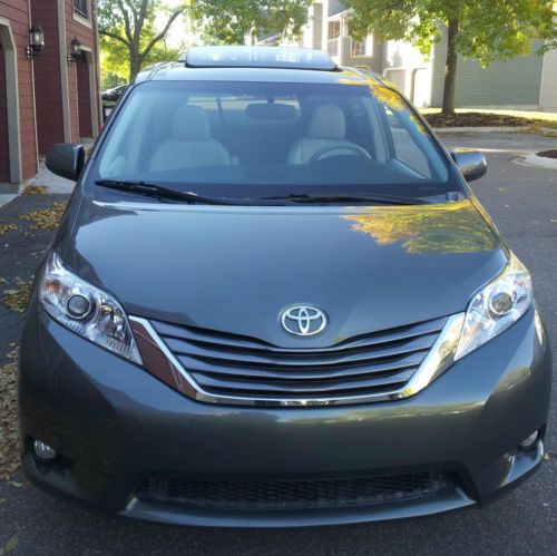 VERY LOW MILES 2011 TOYOTA SIENNA XLE/LIMITED HANDICAP WHEELCHAIR ACCESSIBLE, image 4