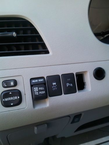 VERY LOW MILES 2011 TOYOTA SIENNA XLE/LIMITED HANDICAP WHEELCHAIR ACCESSIBLE, image 8