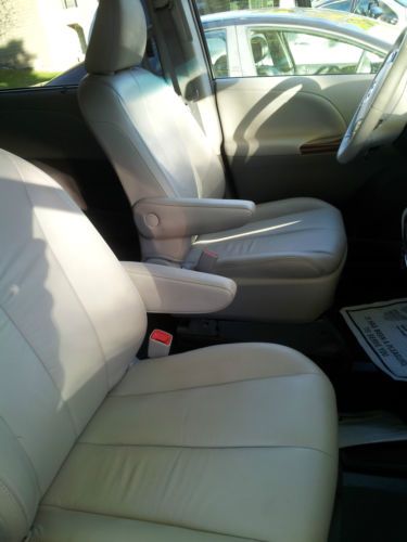 VERY LOW MILES 2011 TOYOTA SIENNA XLE/LIMITED HANDICAP WHEELCHAIR ACCESSIBLE, image 17