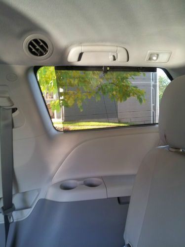 VERY LOW MILES 2011 TOYOTA SIENNA XLE/LIMITED HANDICAP WHEELCHAIR ACCESSIBLE, image 18