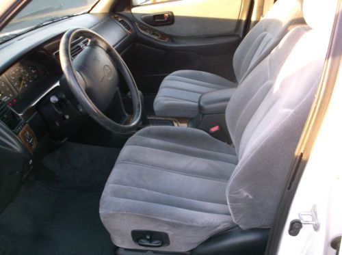 1995 Toyota Avalon, NO RESERVE, image 3
