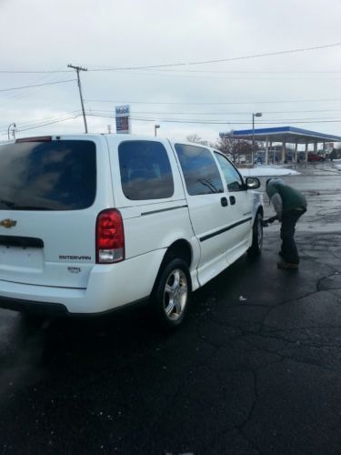 2006 chevrolet uplander handicap wheelchair van braun entervan