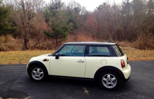 2010 pepper white mini cooper hardtop, low mileage and great condition, 1 owner