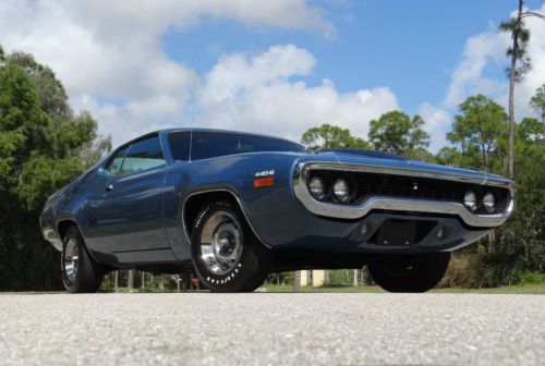 Very rare v-code 440 six barrel pistol grip 4-speed road runner beep beep