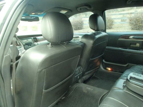 2006 Lincoln Town Car Executive L Mini Limousine, image 3